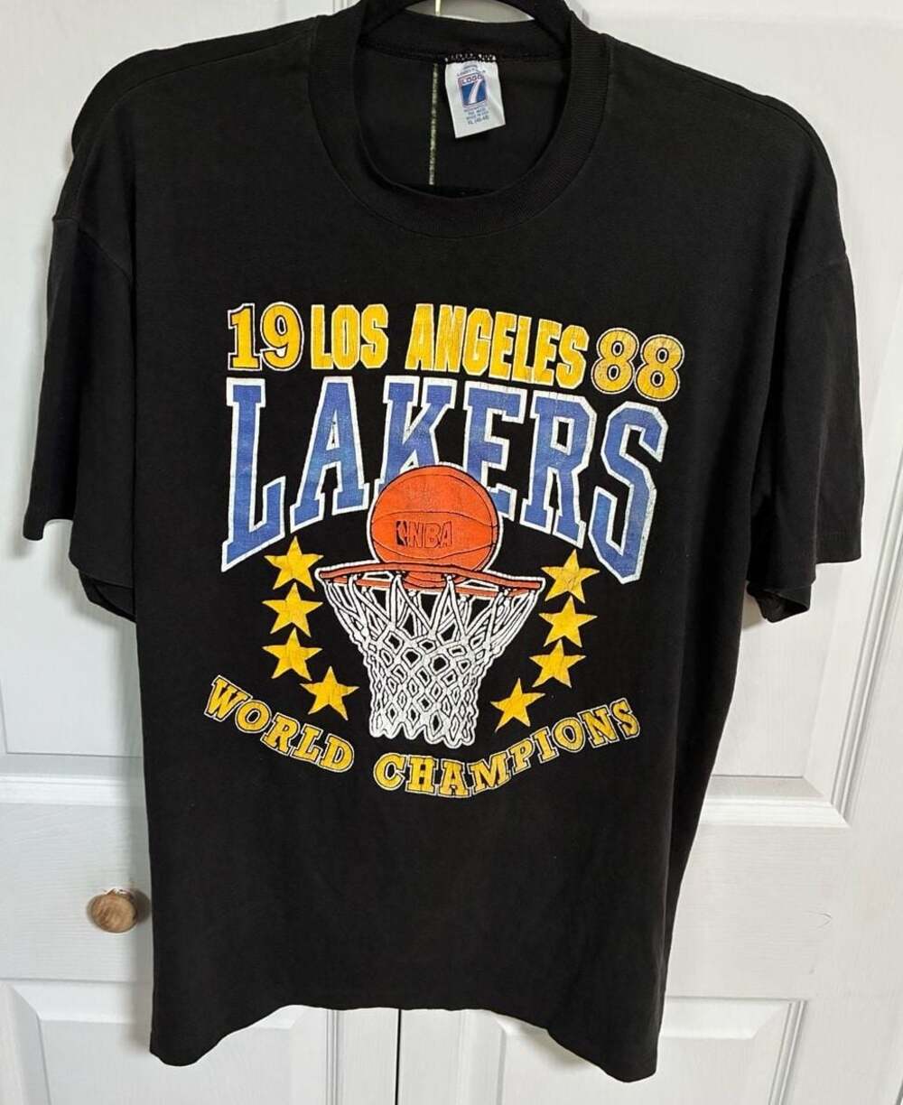 Vintage 1988 Los Angeles Lakers World Champions Logo 7 Graphic T-Shirt Size XL